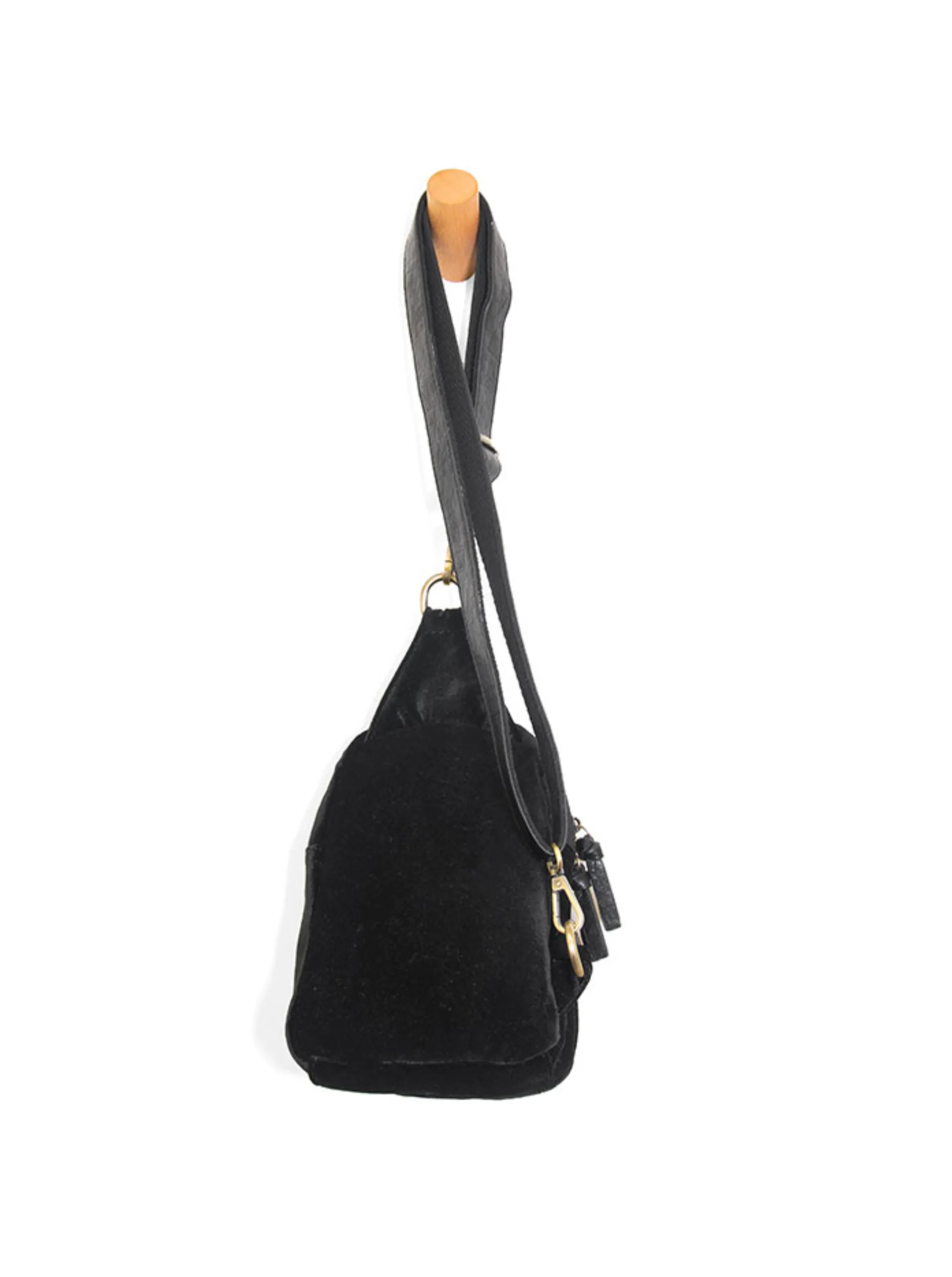 Skyler Velvet Sling Bag [Black-L8198]