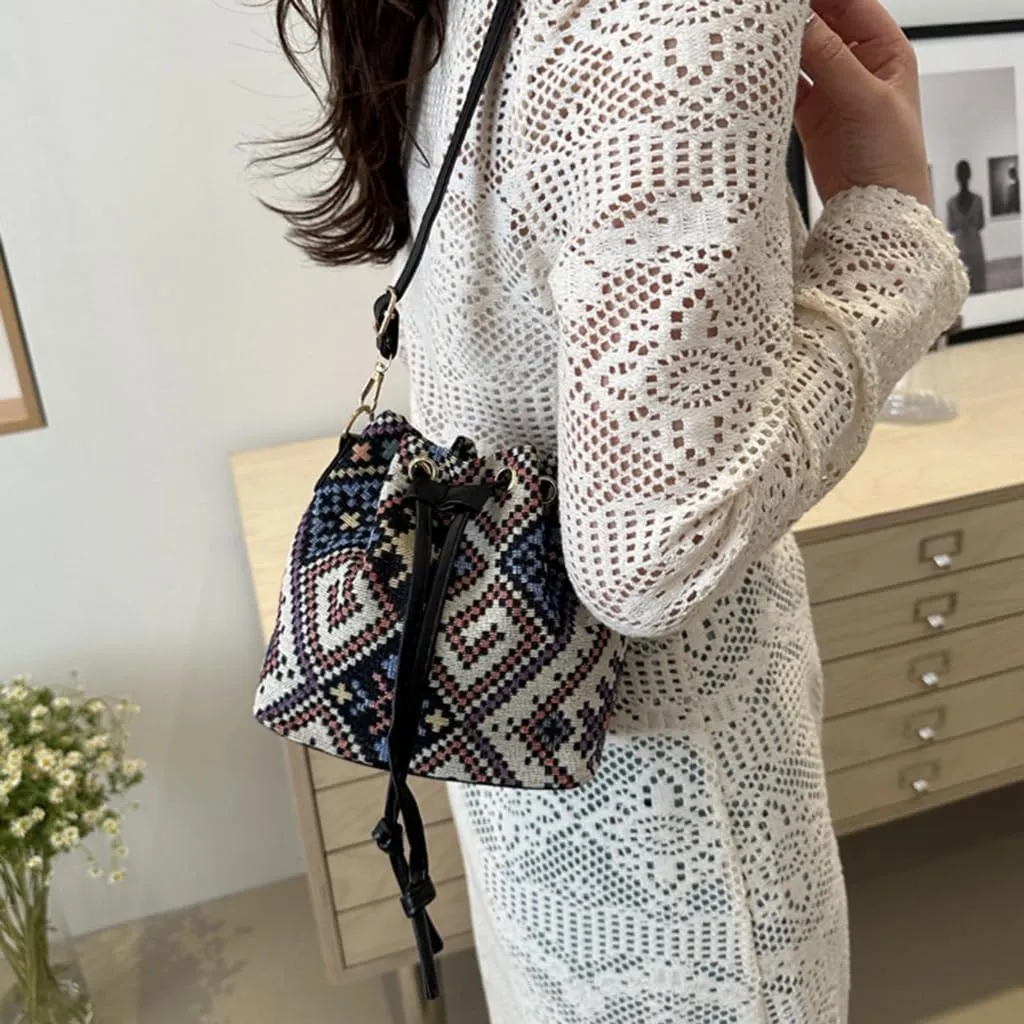 Women Bag Ethnic Styles Shoulder Bag Fashion Messengers Bag Simple Bucket Bag Drawstring Crossbody Bag for Daily Travel