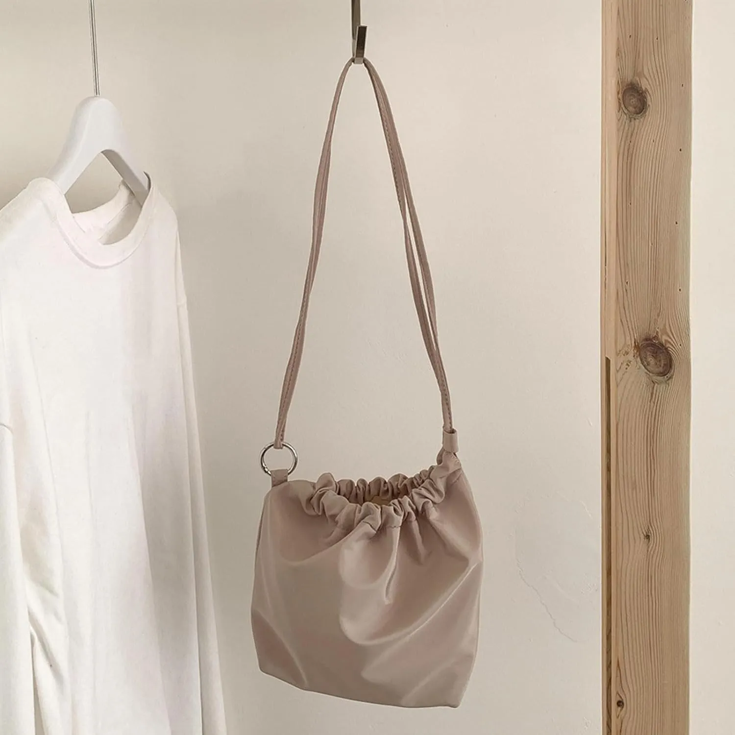 Women Shoulder Bag Pleated Bucket Bag Solid Color Crossbody Bag Korean Styles Messengers Bag Shopping Bag for Daily
